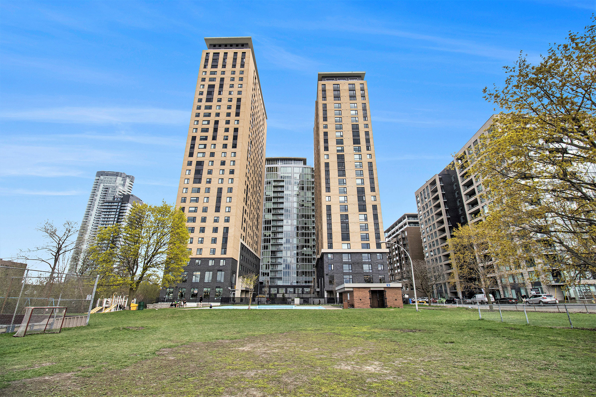 105 Champagne Avenue South