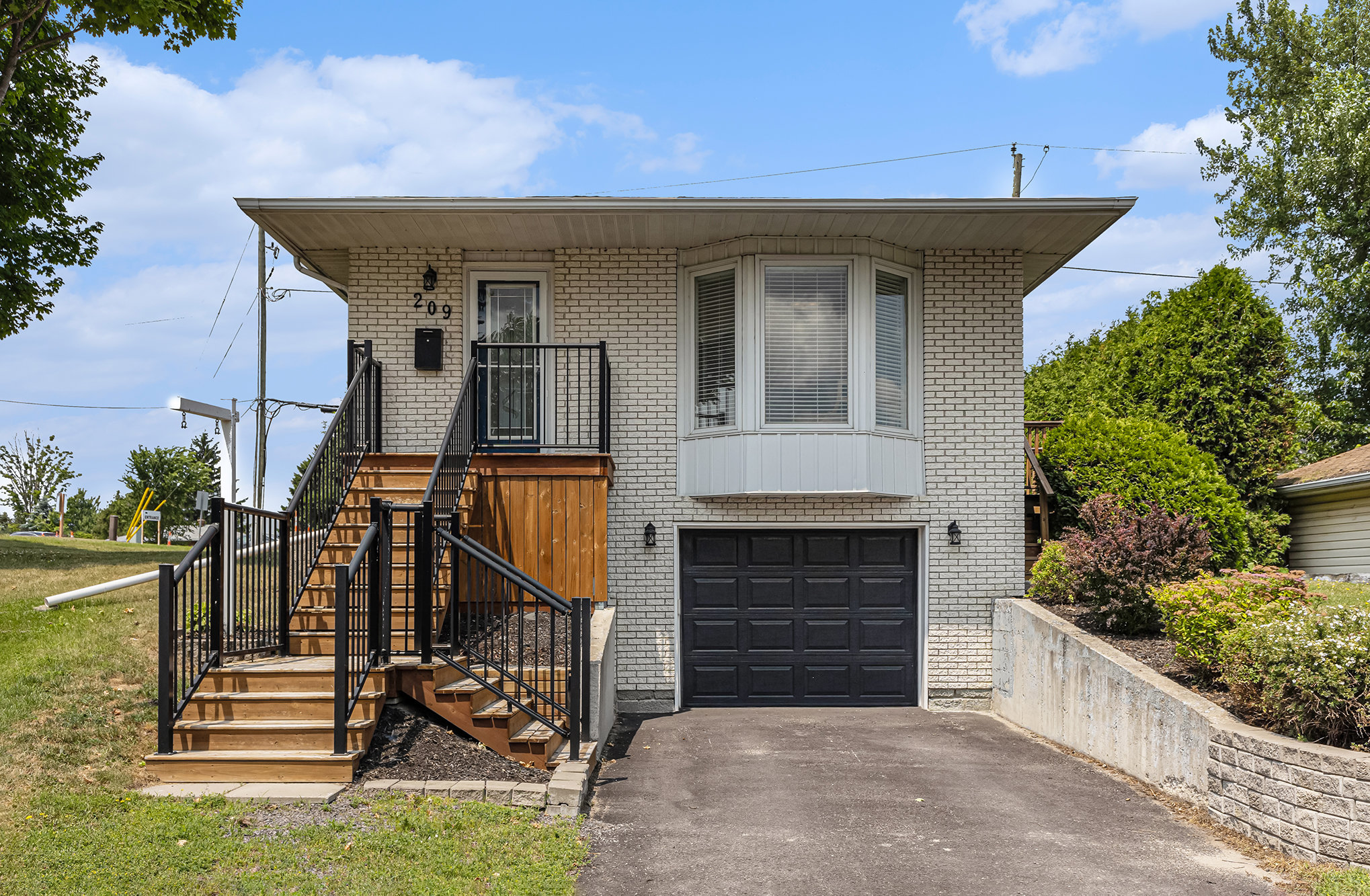 209 Elvira Street East